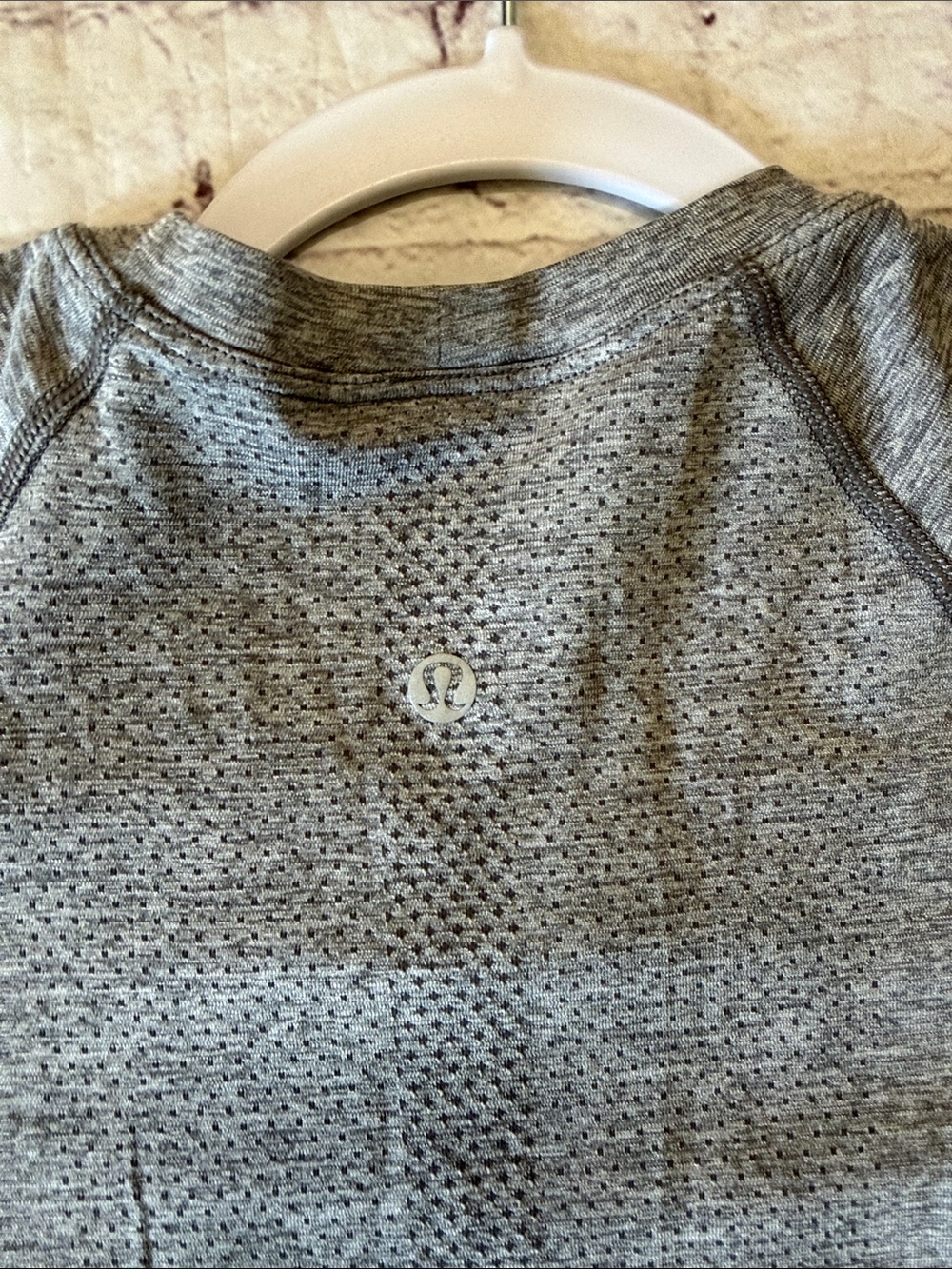 Lululemon Swiftly Tech Short Sleeve 2.0 *Race Length Gray Size 6 Small - Picture 5 of 5